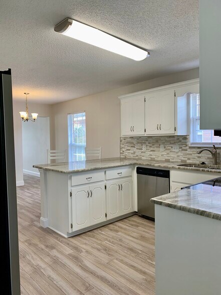 Building Photo - 4553 Barrington Ln