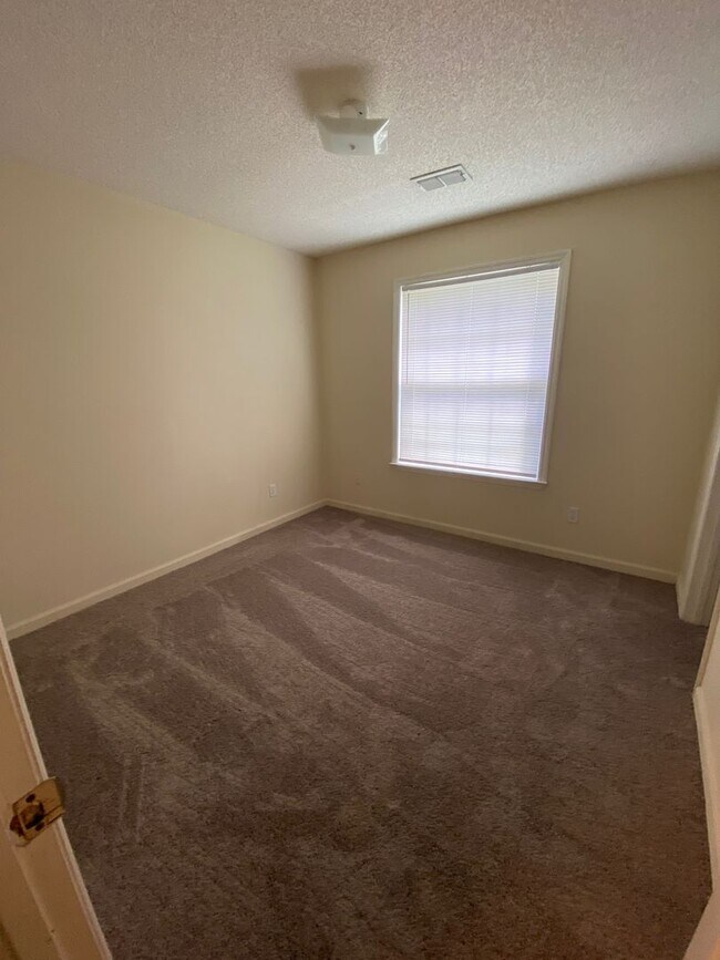 Building Photo - Leasing NOW. Killearn Lakes home with fenced in backyard