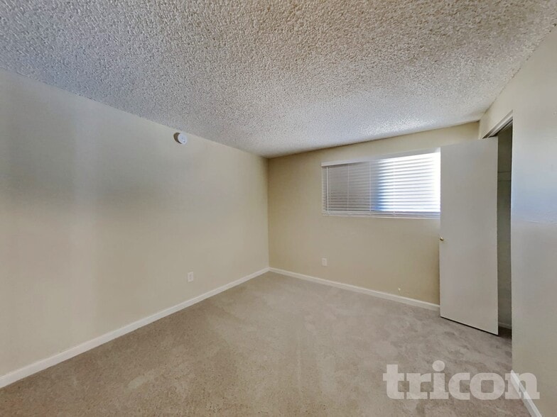 Building Photo - 3830 W Royal Palm Rd