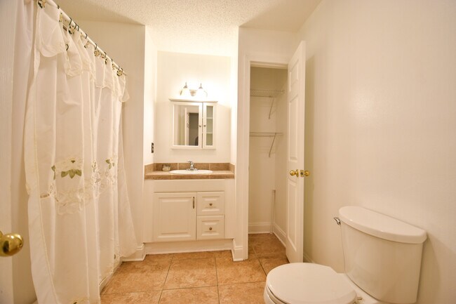 Building Photo - 3834 Brookwood Dr