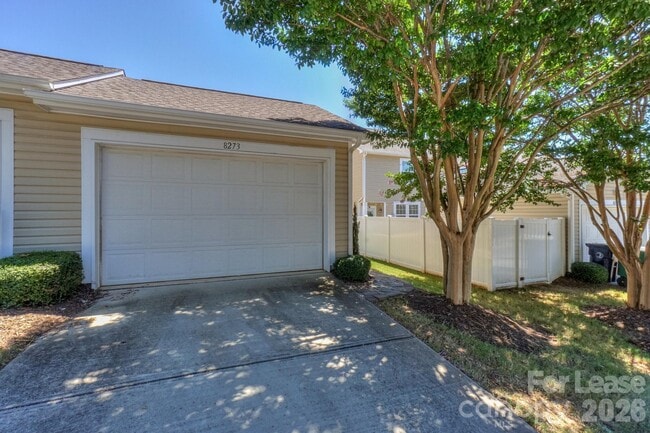 Building Photo - 8273 Viewpoint Lane