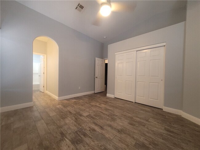 Building Photo - 1614 E Valley Pkwy