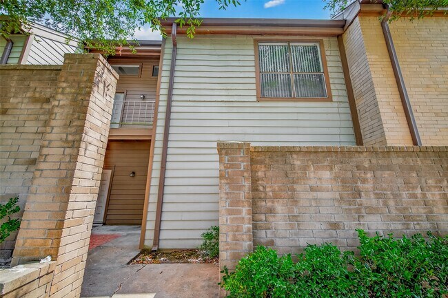 Building Photo - 8205 Sands Point Dr