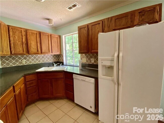 Building Photo - 3914 Aster Dr