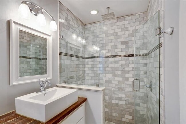 Building Photo - 87 Chester Ave SE