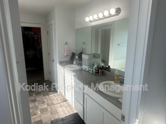 Building Photo - 3656 S Kite St