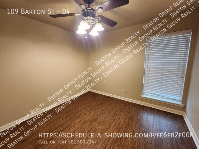 Building Photo - 109 Barton St