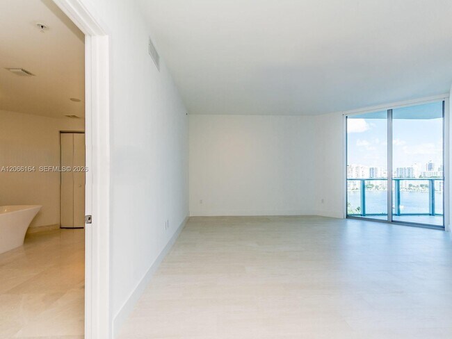 Building Photo - 17301 Biscayne Blvd