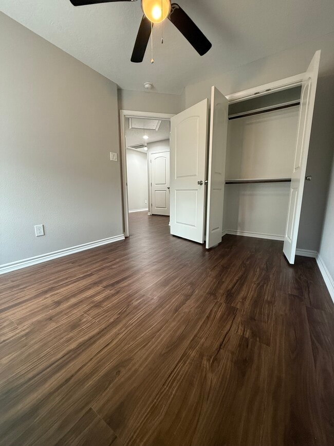 Building Photo - 208 5th St