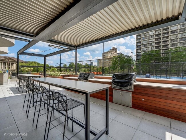 Building Photo - 2020 N Lincoln Park W