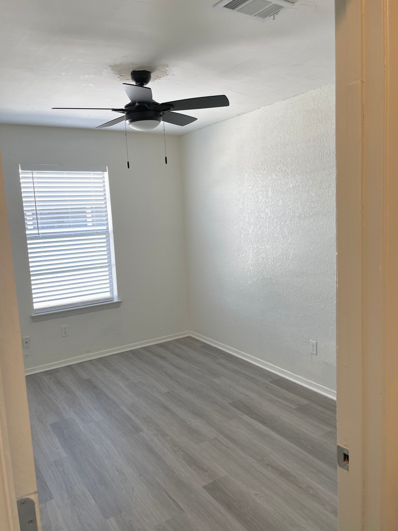 Building Photo - 8337 Clifford St