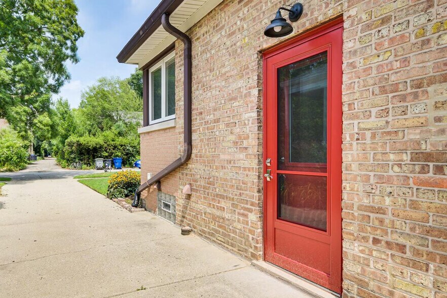 Building Photo - 1512 Mulford St