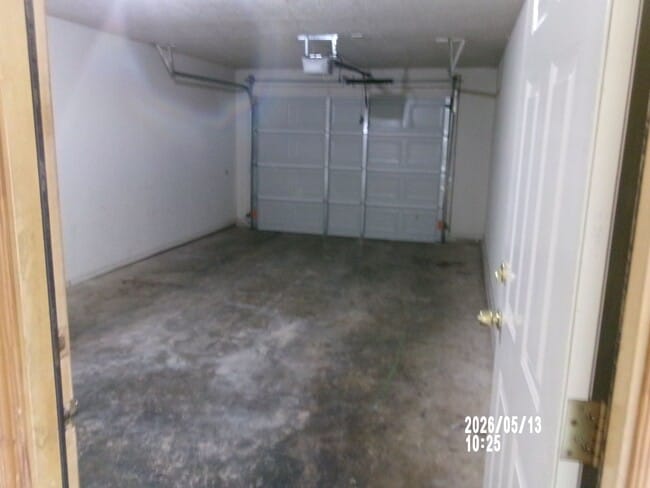 Building Photo - Charming Duplex $450.00 Off the first full Month's rent