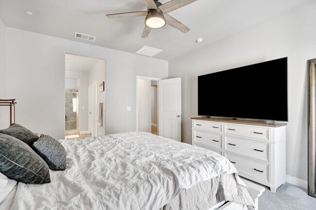 Building Photo - 4133 Sierra Madre Ave