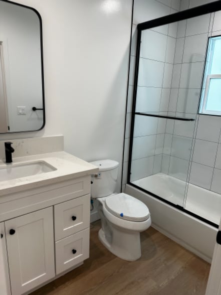 Building Photo - 2010-2010 Vineyard Ave