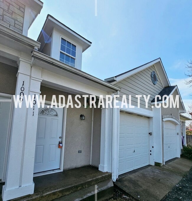 Building Photo - Very Spacious Townhome in West Olathe-Available NOW!!