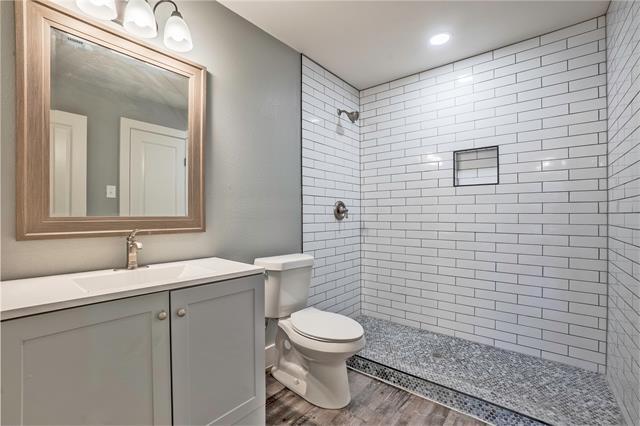 Building Photo - 2423 Fenwick Dr