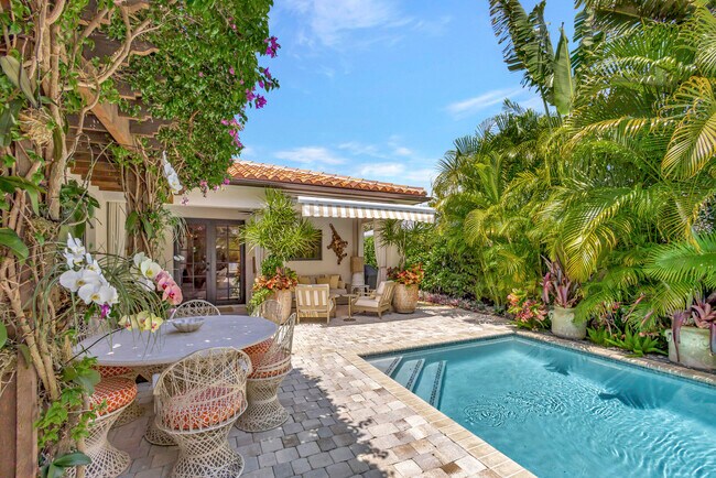 Building Photo - 1216 N Palmway