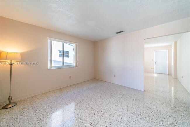 Building Photo - 23 NW 33rd Ave