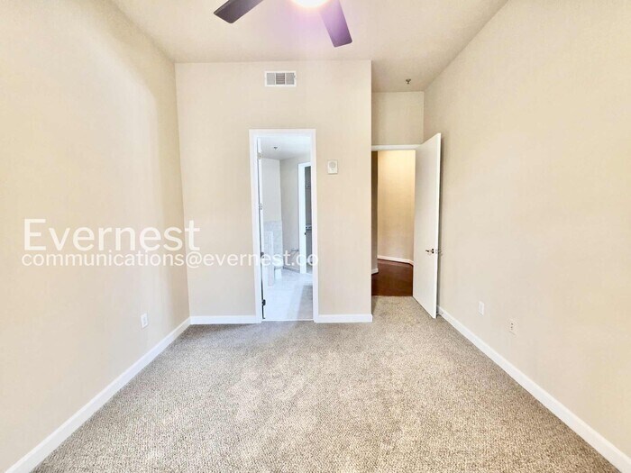 Building Photo - 711 Cosmopolitan Dr NE