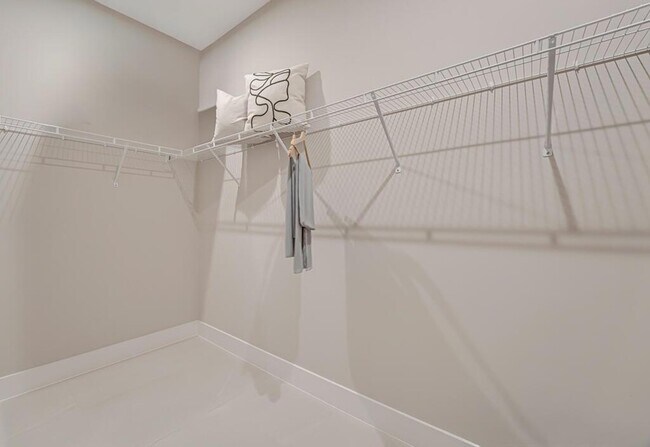 Building Photo - 925 SW Pr Ave