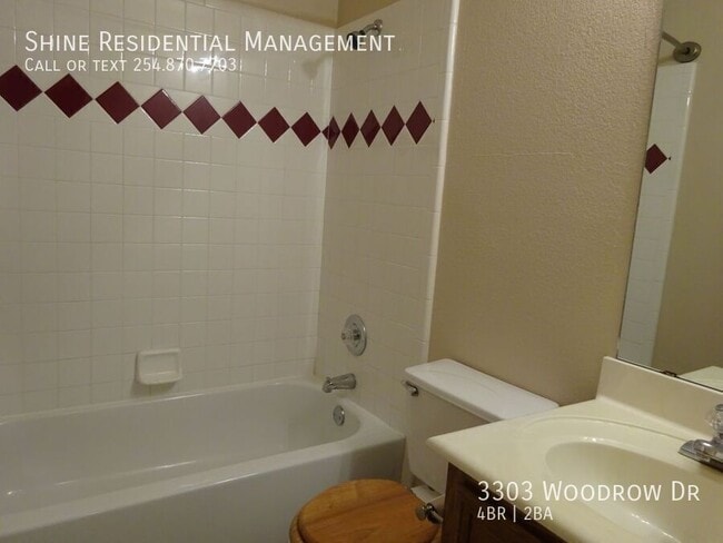Building Photo - 3303 Woodrow Dr