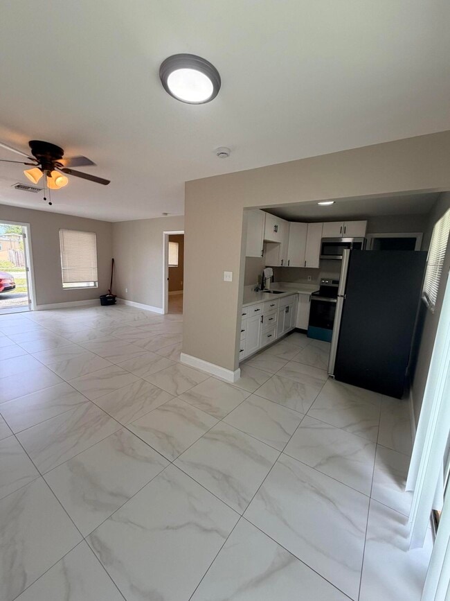 Building Photo - 6036 Westover Rd