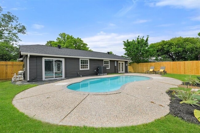 Building Photo - 502 Dixie Dr