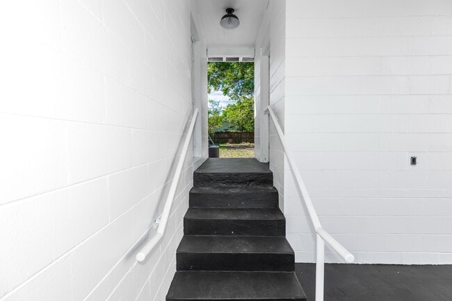Building Photo - 5508 Meridian Way