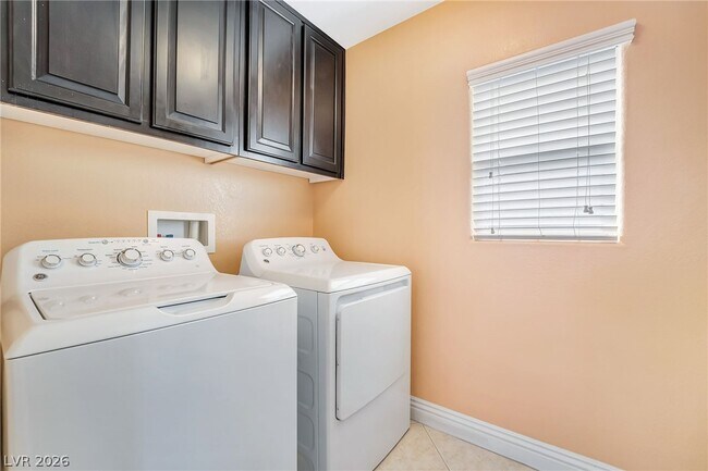 Building Photo - 9151 Sunken Meadow Ave