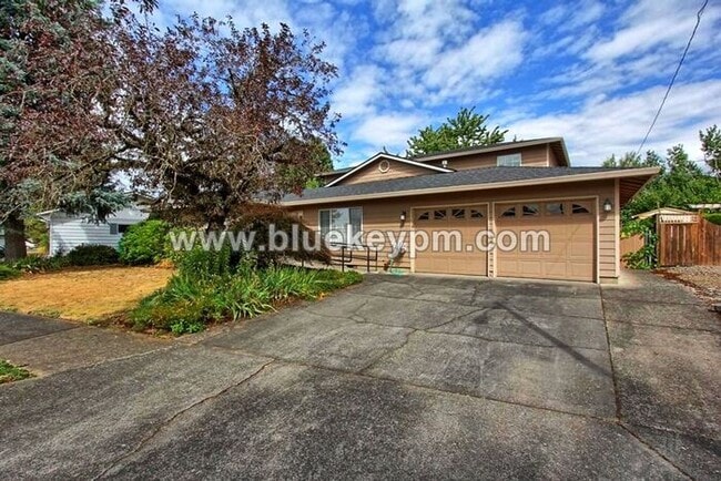 Building Photo - 7 Bed, 4 Bath ADA Accessible Home in Gresham