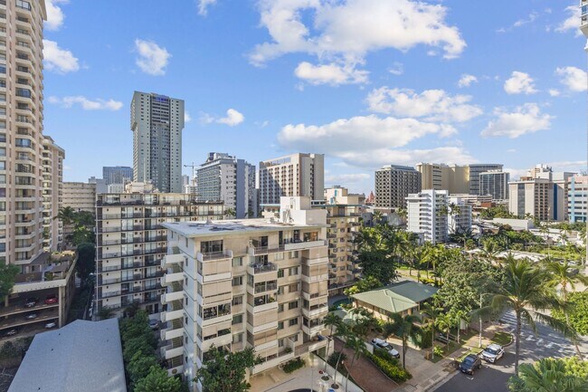 Building Photo - Heart of Waikiki | Kitchen | Free Parking ...