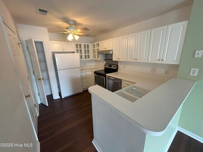 Building Photo - 4140 Breezewood Dr