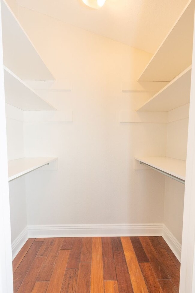 Building Photo - 4 Bedroom / 3 Bathroom Home With Panoramic...