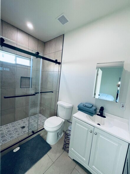 Building Photo - 53670 Avenida Velasco