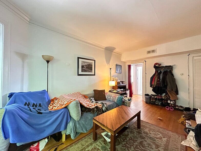 Building Photo - 3711 N Hoyne Ave