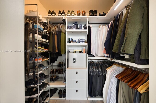 Building Photo - 480 NE 31st St