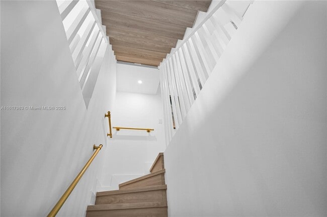 Building Photo - 4234 N Ocean Dr