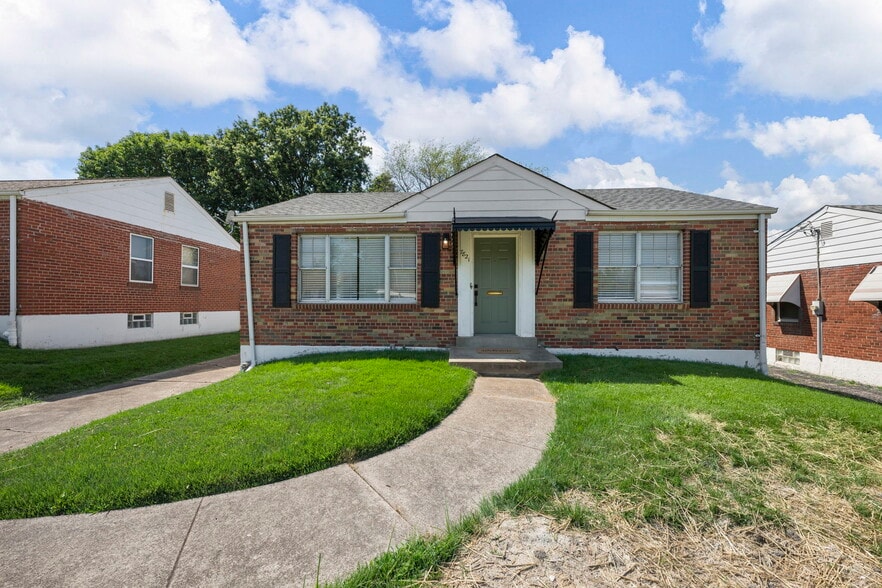 Building Photo - 7821 Morganford Rd