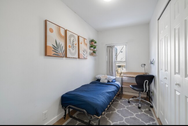 Building Photo - 12 W 52nd St