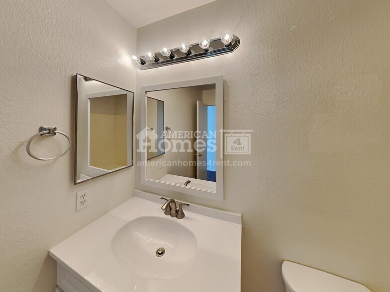 Building Photo - 1133 S 111th Cir