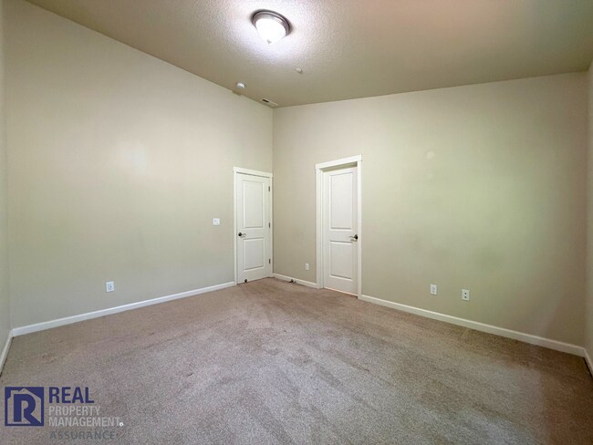 Building Photo - Modern Beaverton 3BR/3BA Townhome with Garage Near Nike & Intel