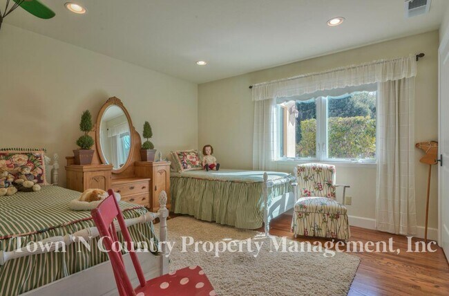 Building Photo - Spacious San Benancio Estate on Over 1 Acre with Workshop, RV Parking & Pasture Area