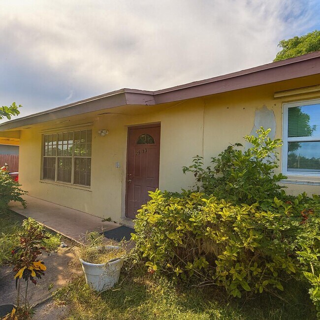 Primary Photo - 2533 Dolphin Dr