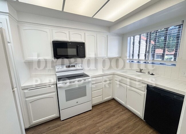 Building Photo - 12154 Rancho Bernardo Rd