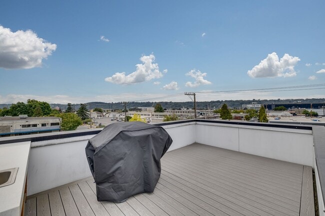 Building Photo - 2 bedroom open lay out townhome in Georget...