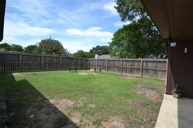 Building Photo - 15927 Tumbling Rapids Dr