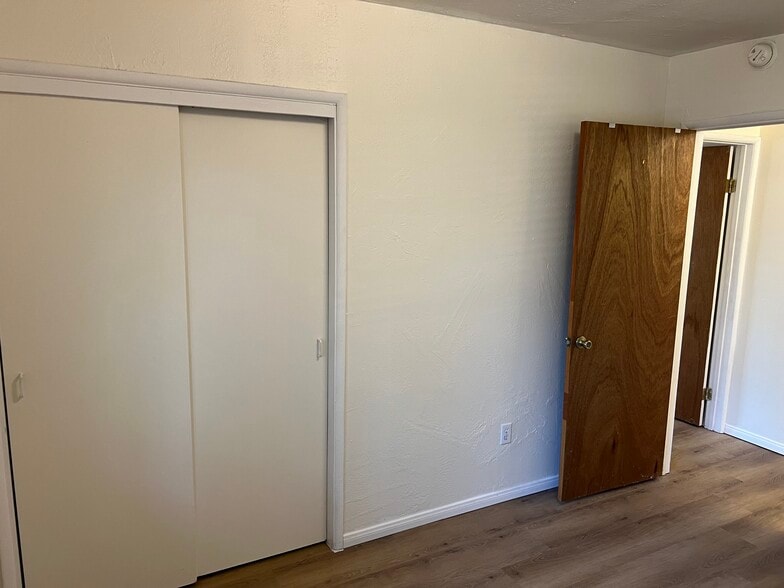 Building Photo - 259 Spruce Ln