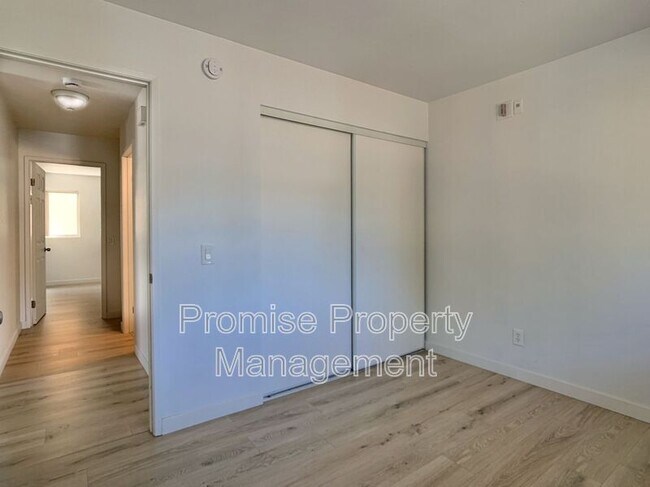 Building Photo - 540 65th St