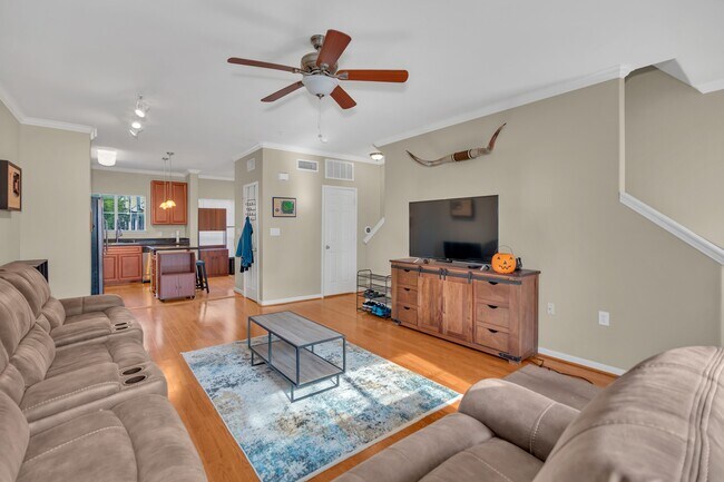 Building Photo - 9200 Westheimer Rd